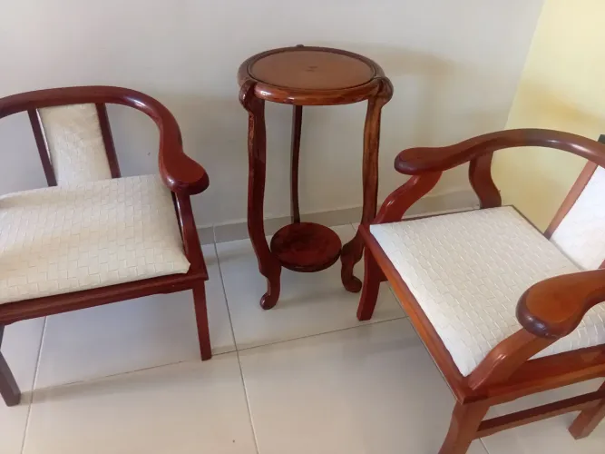 Conjunto de cadeiras com mesinha