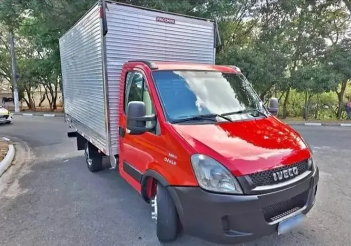 Transfiro a dívida,Iveco daily 35s14 2014 COM BAÚ