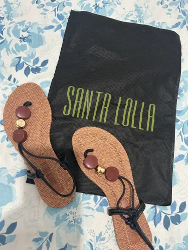 Sandália rasteira Santa Lolla