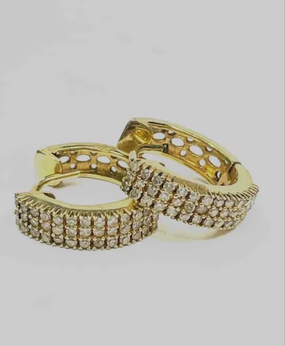 Brinco argola em Ouro 18k750 com diamantes