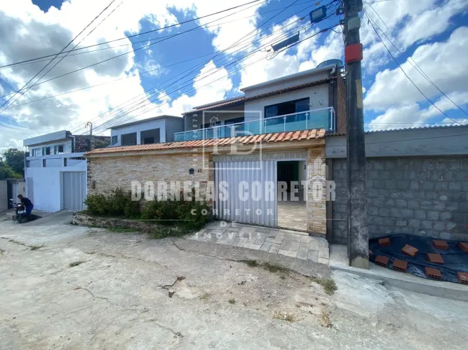 CASA À VENDA COM PISCINA CONFORTO E ESPAÇO PARA TODA A FAMÍLIA