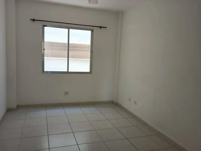 Kitnet com 30 m² na quadra da praia da Ponta da Praia, garagem coletiva