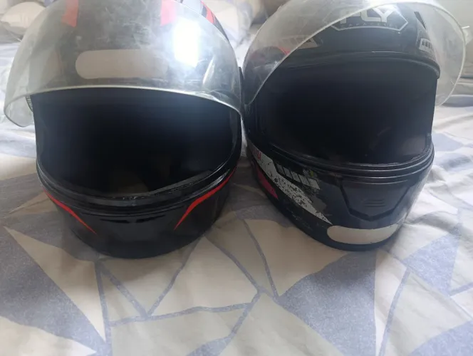 Dupla de capacetes(usados)