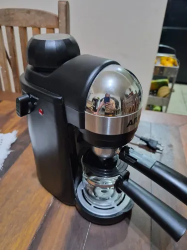 Cafeteira Expresso Mini Arno 220v (Precisa fazer limpezar do tanque de agua)