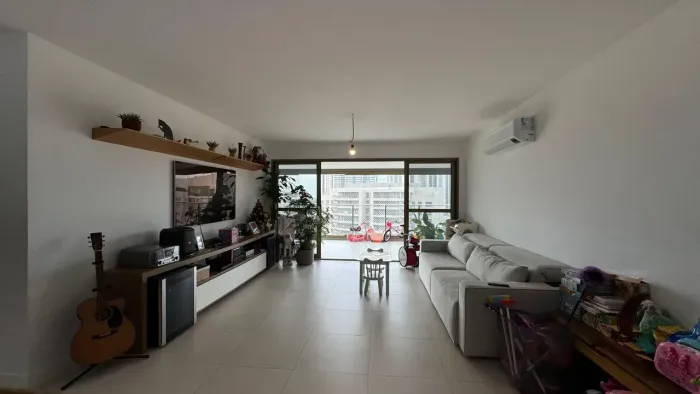 LATITUD CONDOMINIUM DESIGN - 187M - 4 QUARTOS SENDO 3 SUITES - ANDAR ALTO