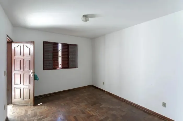 Casa à Venda - Lagoinha, 8 Quartos, 180 m2
