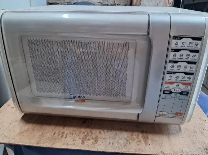 Micro-ondas com gril (Com defeito)