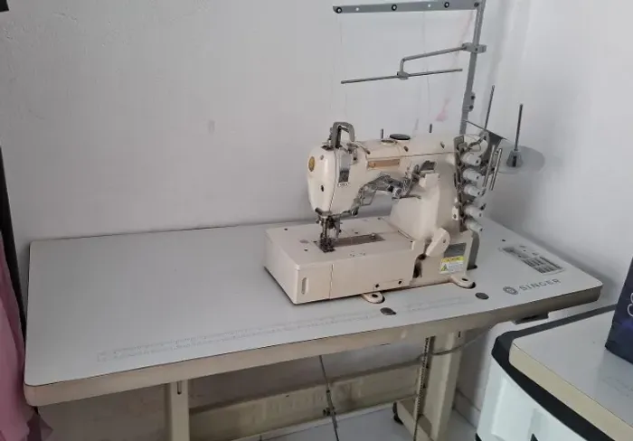 Máquina Singer Galoneira 522D