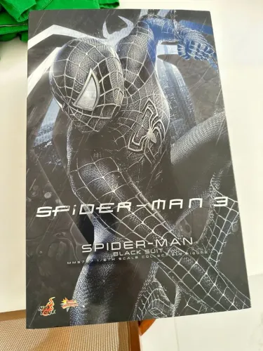HotToys Homem-Aranha Black Suit - MMS 727 - Regular