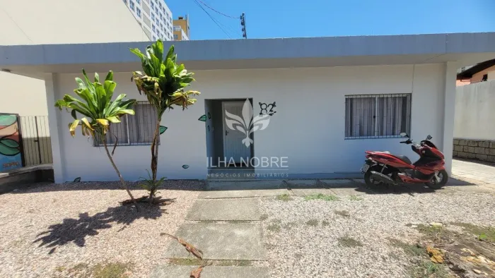 Kitnet para aluguel no Trindade próximo à UFSC Florianópolis com 16,50m²