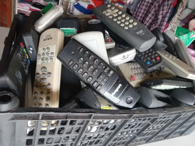 Controle de TV de tubo e DVD 