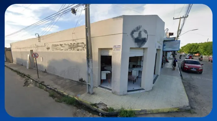 PRÉDIO COMERCIAL - Rua Treze de Maio, nº 274, cruzamento com Rua Julio Cavalcante, Centro,