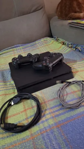 PS4, DOIS CONTROLES