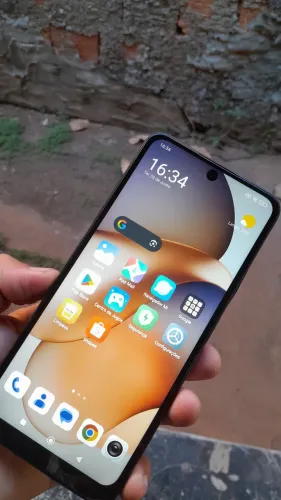 Celular semi novo