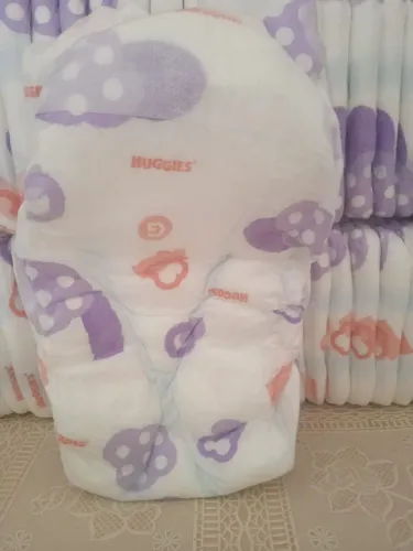 70 Fraldas descartáveis huggies G