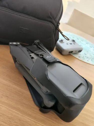 Drone DJI Mavic 3 Classic Standard com câmera 4K, em ótimo estado de conservação