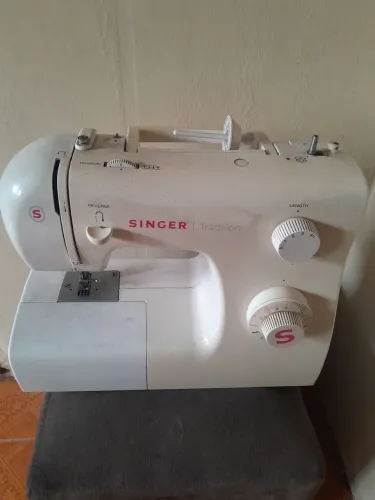 Maquina de costura Singer
