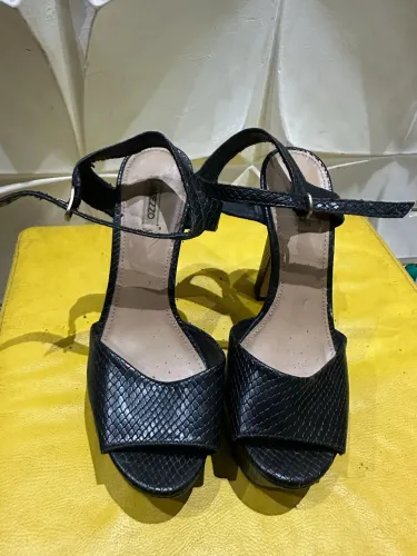 Sapatos de salto