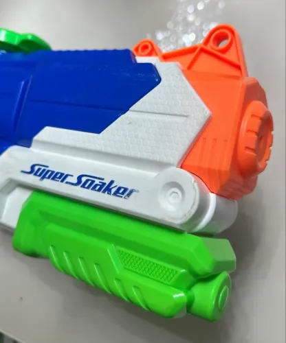 nerf super soaker (nerf com água)