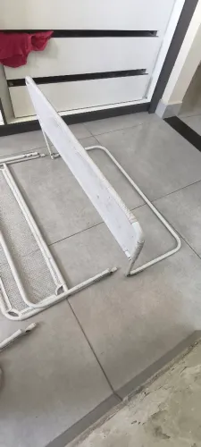 Grade(tela) de proteção.