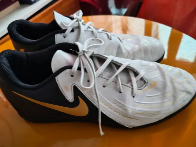 Chuteira society Nike oficial 