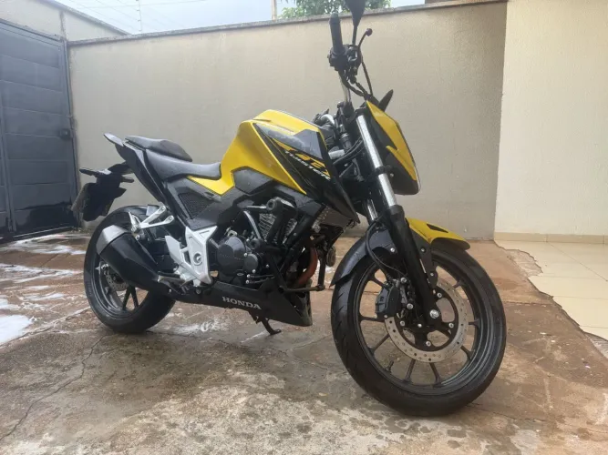 Vendo moto cb300
