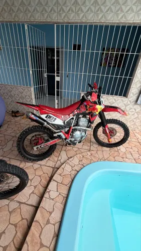 Tornado com roupa de crf