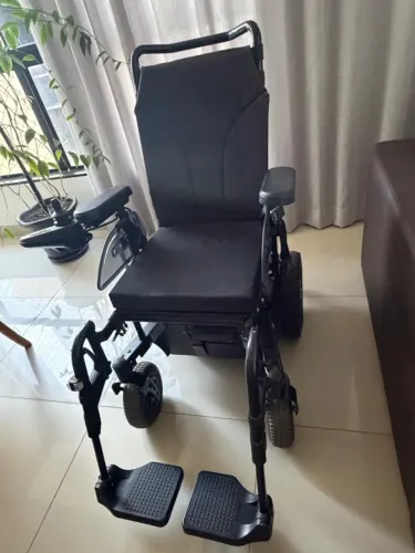 VENDO CADEIRA DE RODAS MOTORIZADA + CAMA HOSPITALAR MOTORIZADA