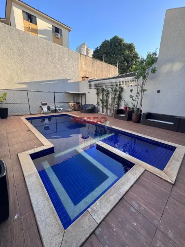 Sobrado à venda em Maringá, Vila Santo Antônio, com 4 quartos, com 353.32 m²