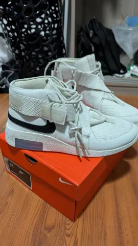 Tênis Nike FEAR OF GOD Raid Light Bone - Novo