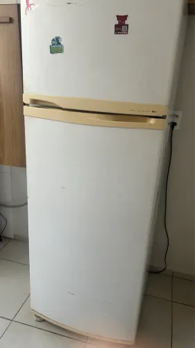 Vendo geladeira em perfeito funcionamento