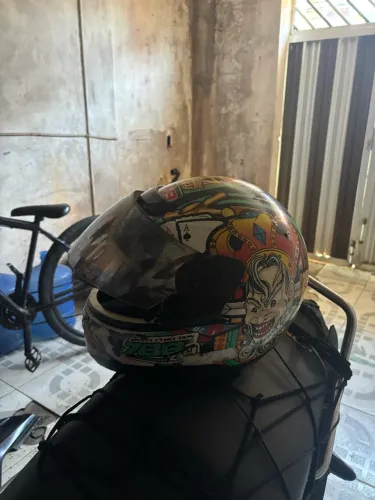 Capacete 110$