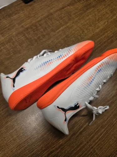 Tênis Puma Future Play Indoor Tamanho 40 / 27cm (Novo, Original EUA)