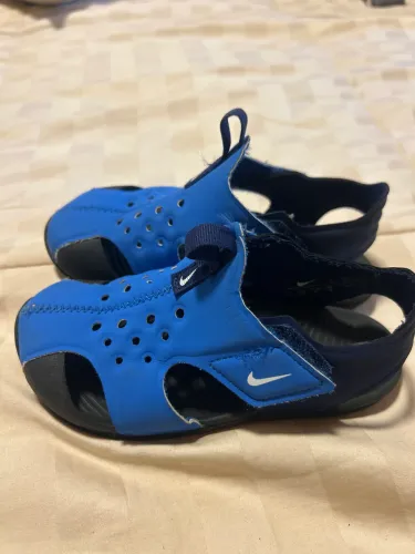 Sandália Nike TAM 27
