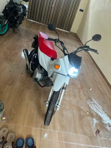 Vendo Pop 110 com jogo de roda pé de galinha