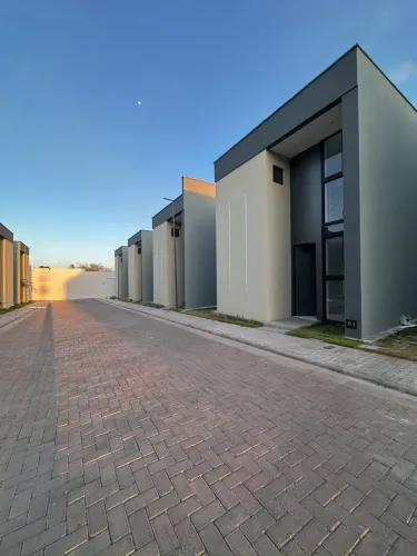 Casa à venda em condomínio no bairro Uruguai com 4 suítes