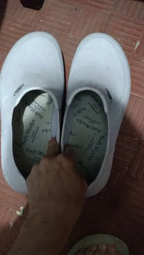 Sapato branco higiênico