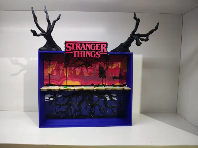 Expositor Stranger Things Kinder Joy de Luxo (cenário personalizado)