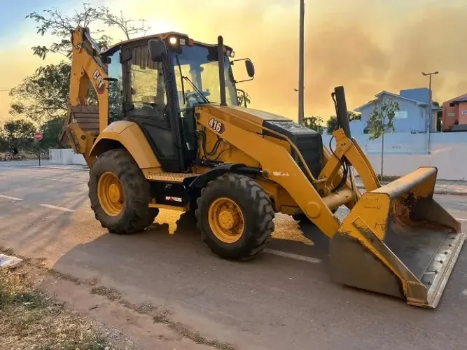 Retroescavadeira Caterpillar 416 2022 - Em até 120x
