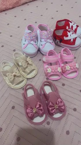 Sandália infantil tá novinhas vendo 75 tudo