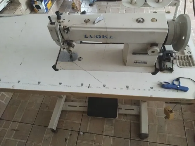 Maquina de Costura Luoke