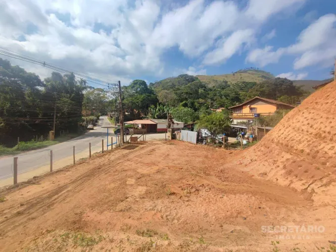 Terreno Comercial na chegada ao Centro de Secretário - RJ