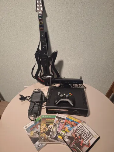 Xbox 360 desbloqueado acompanha kinect guitarra + controle original.