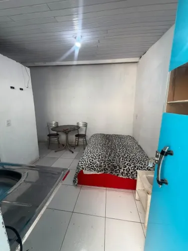 Kit net no telégrafo um quadrado com banheiro dentro muito bem localizado