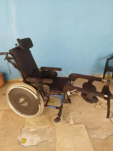Cadeira de rodas reclinável para tetraplégico