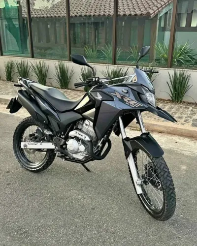 XRE 300 2023