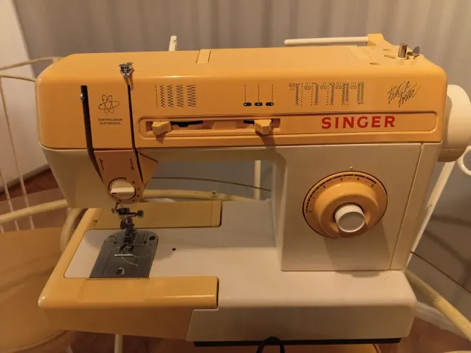 Máquina de Costura Singer Vintage Amarela - Com Pedal e Bolsa de Transporte