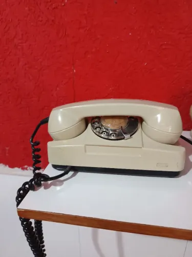 Telefone antigo com disco