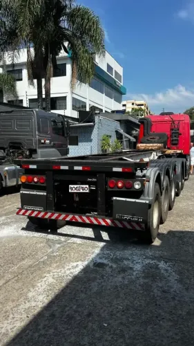 Semi-reboque Porta-container 2000 | Rogério Caminhões