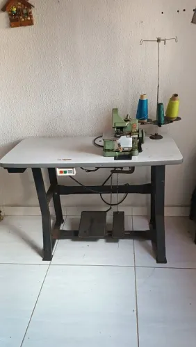 Máquina de costura OVERLOCK 
